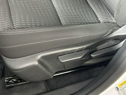 Used 2026 Chevrolet Equinox LT AWD/4WD image 19