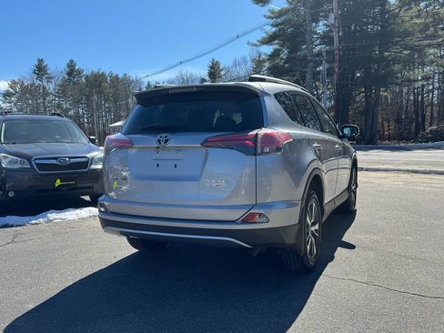 Used 2018 Toyota RAV4 XLE image 5