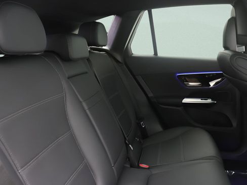 Used 2026 Mercedes-Benz GLC 300 image 27