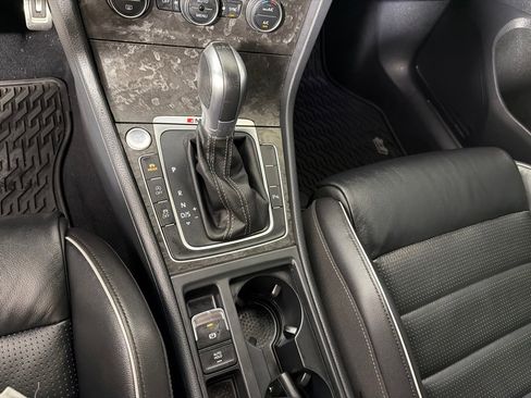 Used 2018 Volkswagen Golf R 4-Door image 17