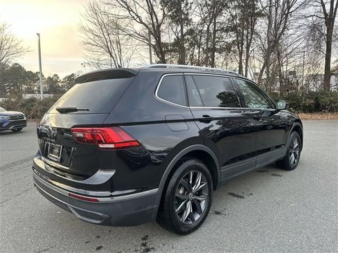Used 2023 Volkswagen Tiguan SE image 5