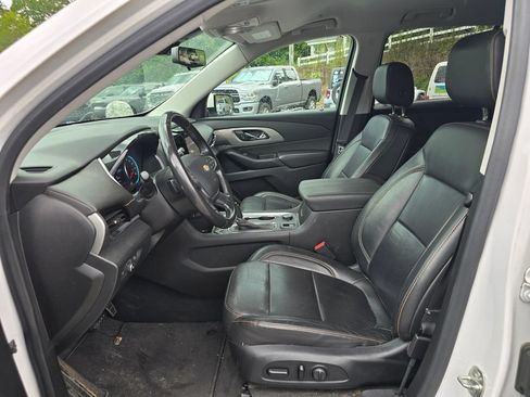 Used 2020 Chevrolet Traverse LT w/ LT Premium Package AWD/4WD image 4