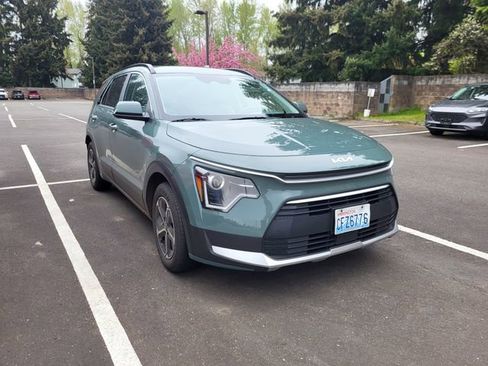 Used 2023 Kia Niro EX image 2