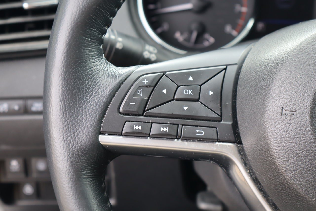 Used 2018 Nissan Rogue SL w/ Premium Package FWD image 13