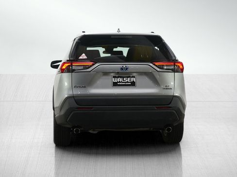 Used 2021 Toyota RAV4 LE image 4