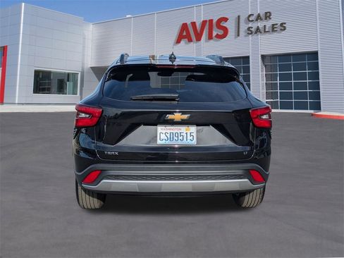 Used 2025 Chevrolet Trax LT w/ LT Convenience Package image 7