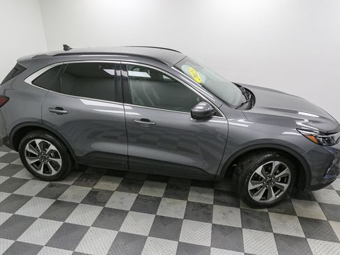 Used 2023 Ford Escape Platinum image 5