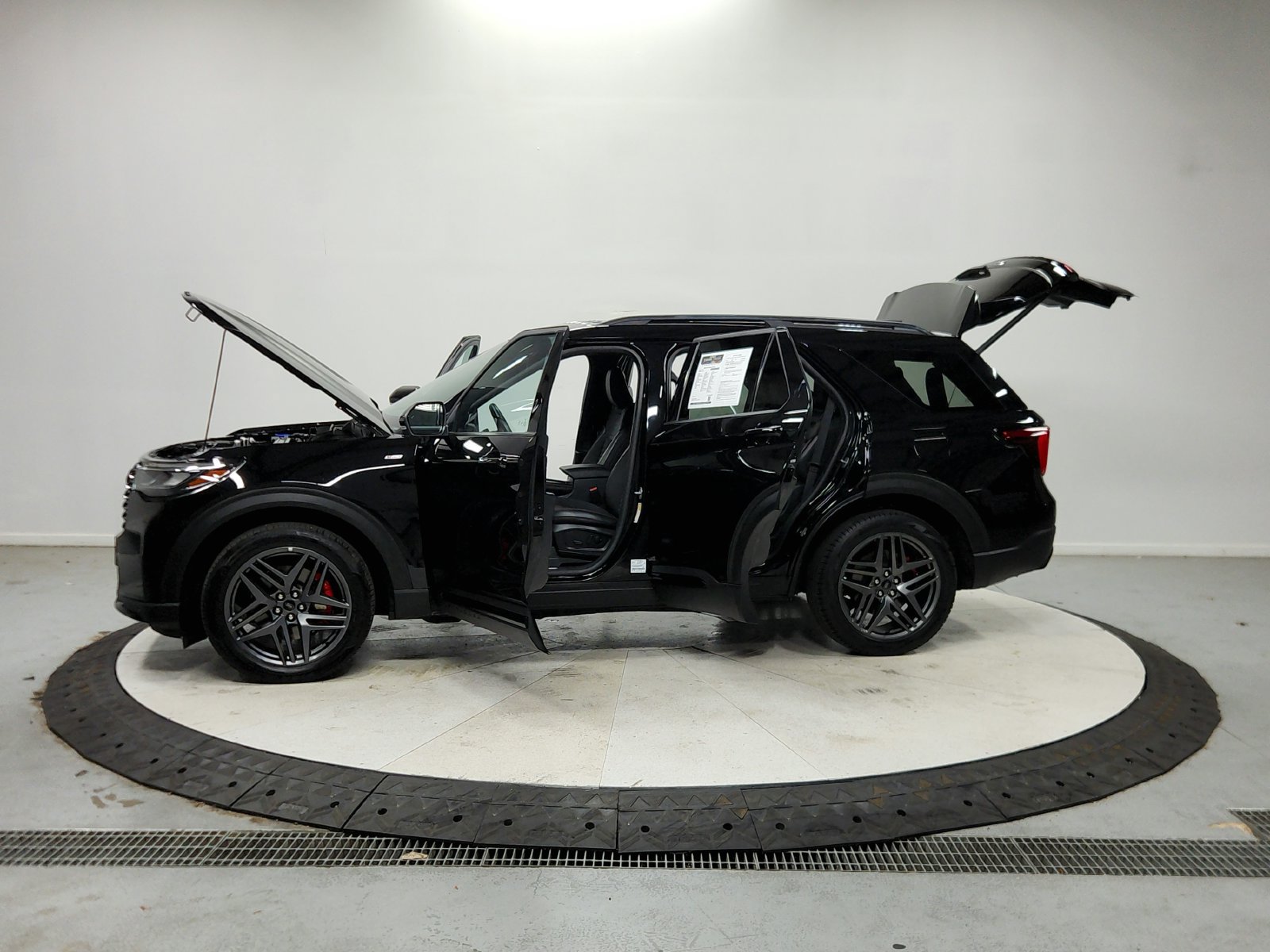 Used 2025 Ford Explorer ST-Line w/ ST-Line Street Pack AWD/4WD image 13