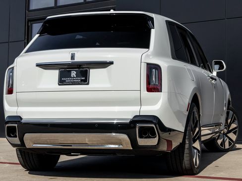 New 2026 Rolls-Royce Cullinan image 2