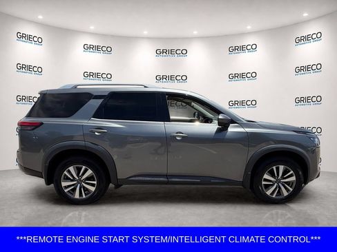 Certified 2022 Nissan Pathfinder SL w/ SL Black Package AWD/4WD image 8