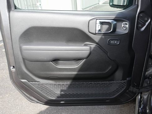 New 2025 Jeep Gladiator Sport image 12