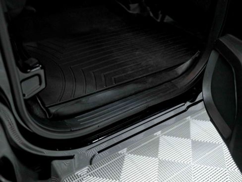 Used 2017 Nissan Titan S image 49