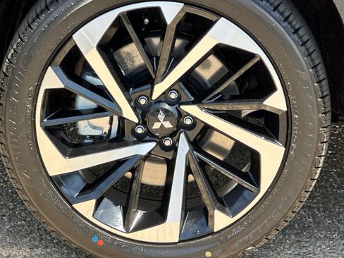 New 2025 Mitsubishi Outlander SE image 26