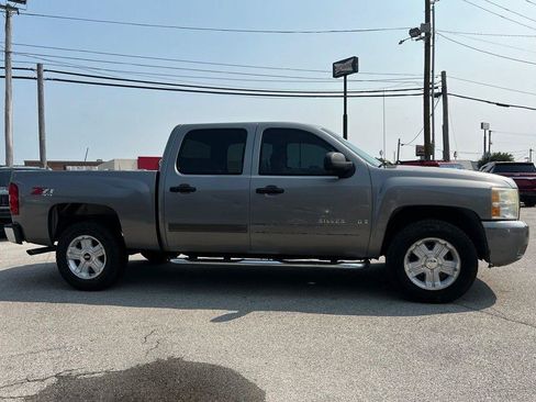 Used 2007 Chevrolet Silverado 1500 LT w/ Towing Package AWD/4WD image 9