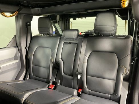 Used 2023 Ford Bronco Badlands image 16