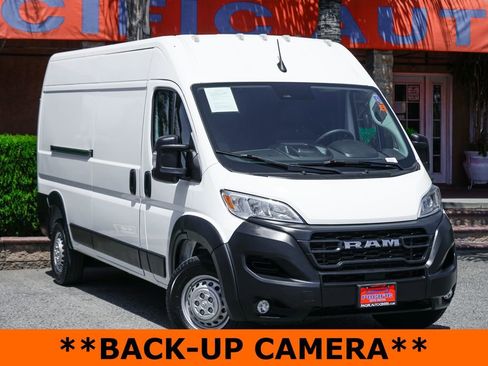Used 2025 RAM ProMaster 2500 w/ Convenience Group FWD image 2