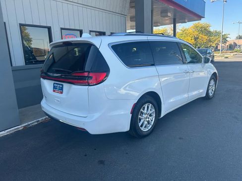 Used 2021 Chrysler Pacifica Touring-L image 37