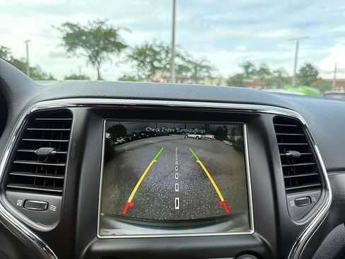 Used 2017 Jeep Grand Cherokee Altitude RWD image 22