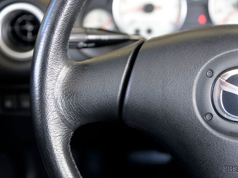 Used 2003 MAZDA MX-5 Miata RWD image 20