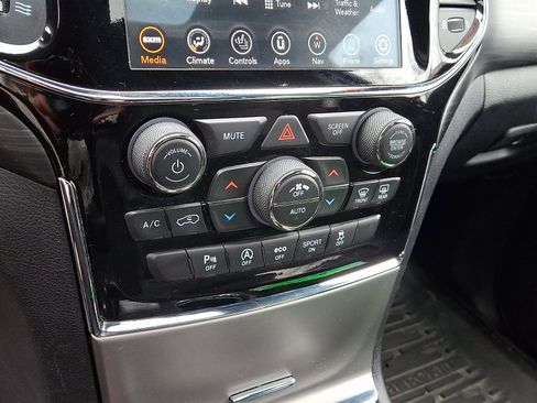 Certified 2020 Jeep Grand Cherokee Laredo w/ Quick Order Package 2BN North image 18