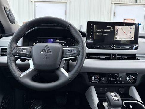 New 2026 Mitsubishi Outlander SE AWD/4WD image 14