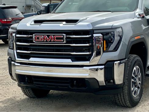 New 2026 GMC Sierra 3500 SLT image 9