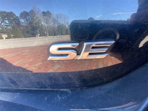 Used 2019 Toyota Camry SE image 15