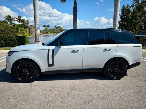 Used 2025 Land Rover Range Rover SE AWD/4WD image 10