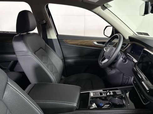 New 2025 Volkswagen Atlas SE image 11