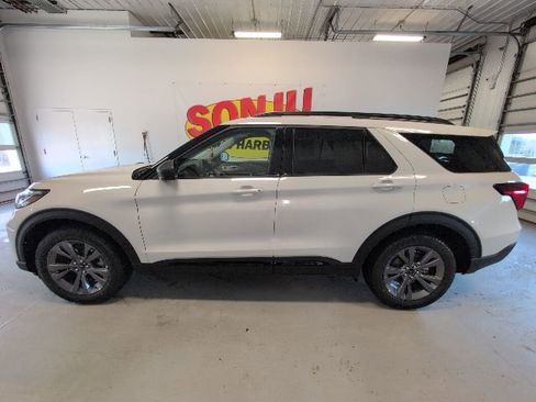New 2026 Ford Explorer Active w/ Active Comfort Package AWD/4WD image 2