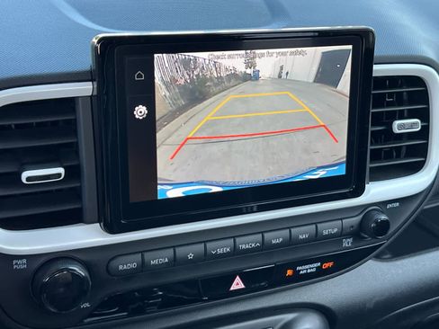 Certified 2022 Hyundai Venue Limited image 19