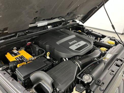 Used 2016 Jeep Wrangler Sahara w/ Connectivity Group AWD/4WD image 43