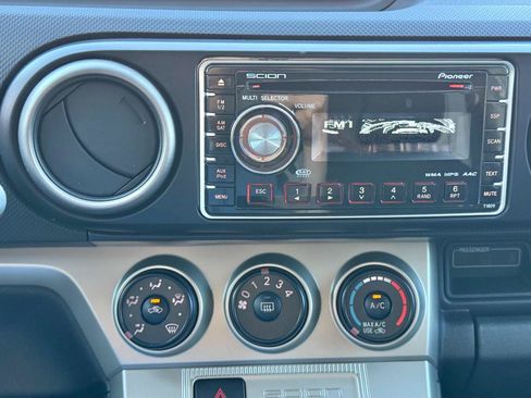 Used 2009 Scion xB FWD image 11