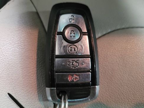 Used 2018 Ford Explorer XLT w/ Equipment Group 202A FWD image 32