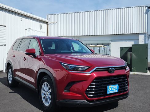 Used 2024 Toyota Grand Highlander AWD image 7