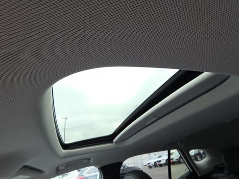 New 2026 Chevrolet Trax LT w/ Sunroof Package FWD image 26
