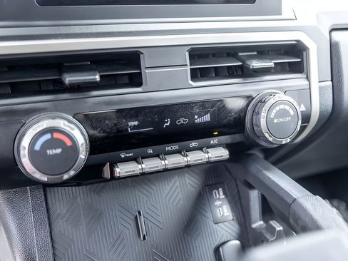 Used 2025 Toyota Tacoma SR AWD/4WD image 21