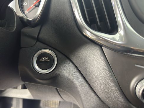 Used 2018 Chevrolet Equinox LT AWD/4WD image 18