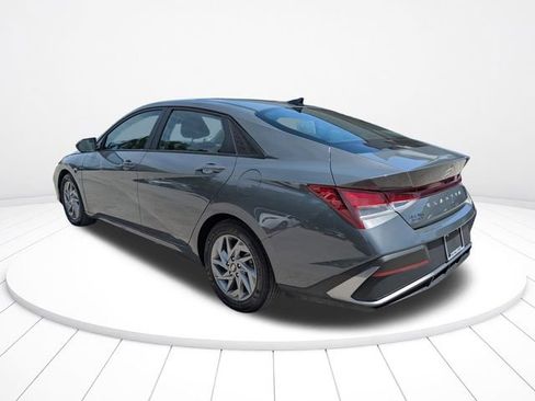 Used 2024 Hyundai Elantra SEL FWD image 6