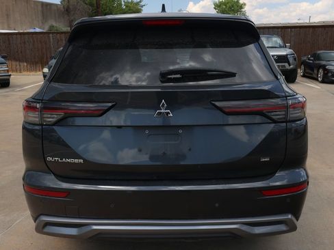 Used 2025 Mitsubishi Outlander SE FWD image 6