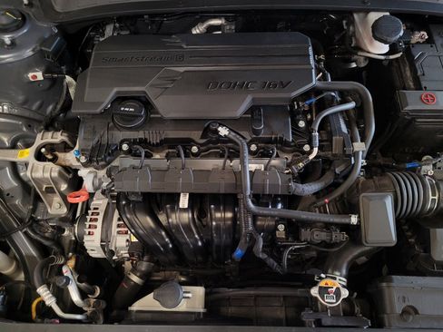 Used 2024 Hyundai Elantra SEL FWD image 30