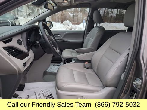 Used 2018 Toyota Sienna XLE Premium image 11