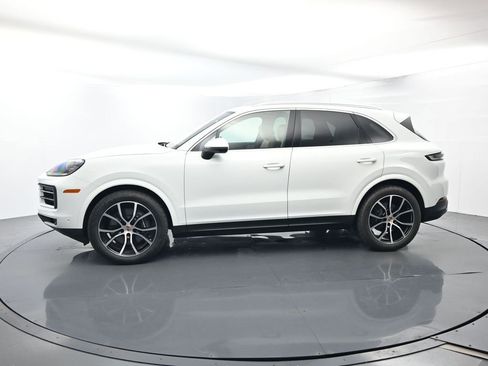 Certified 2026 Porsche Cayenne AWD/4WD image 2