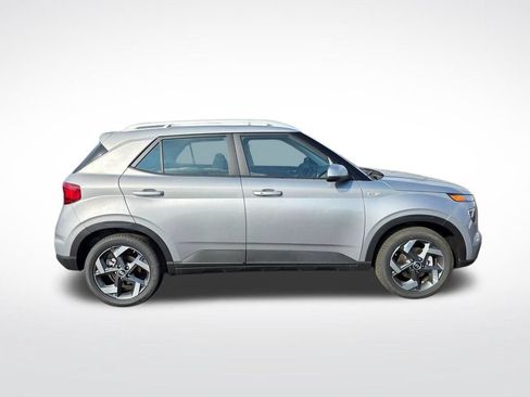 Used 2026 Hyundai Venue SEL FWD image 2