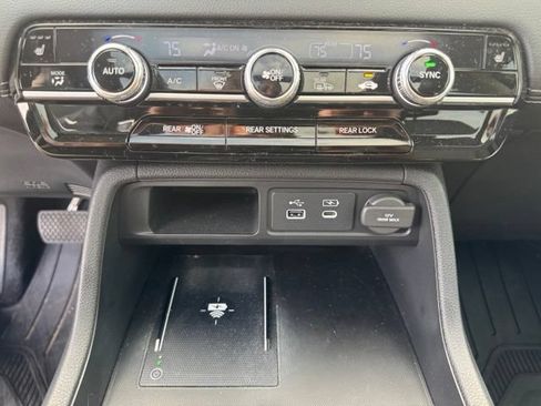 Used 2025 Honda Pilot Touring image 16