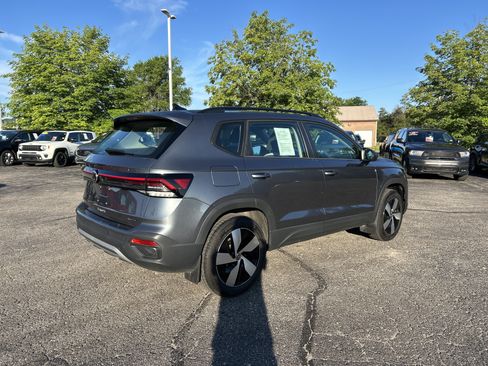Used 2025 Volkswagen Taos S AWD/4WD image 3