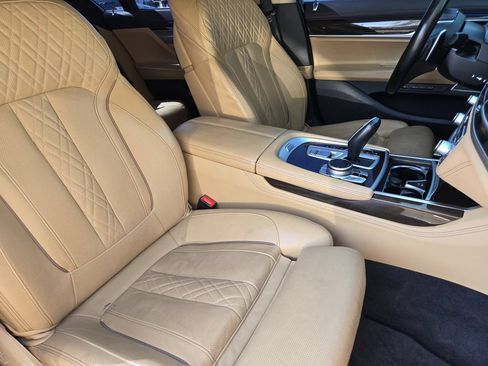 Used 2022 BMW 740i RWD image 9