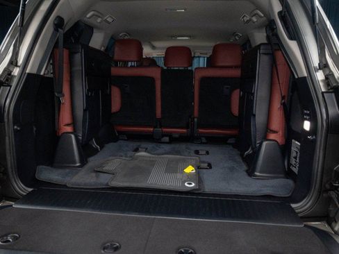 Used 2019 Lexus LX 570 4WD w/ Luxury Package image 32