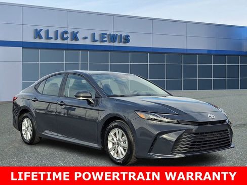 Used 2025 Toyota Camry LE image 1