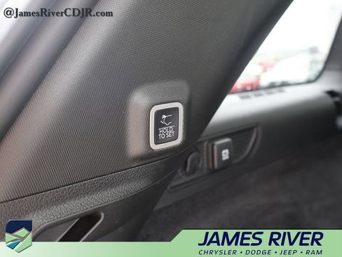 Used 2022 Jeep Grand Cherokee Summit w/ Advanced Protech Group IV AWD/4WD image 15
